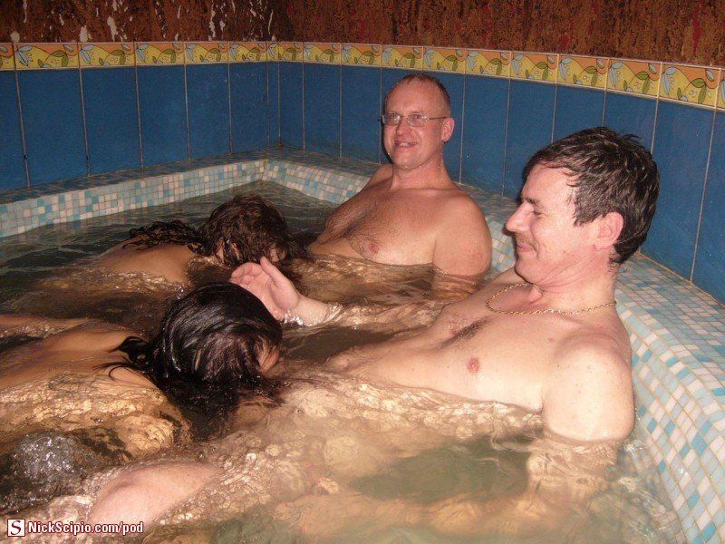 Hot guys in a tub with nude gurls 